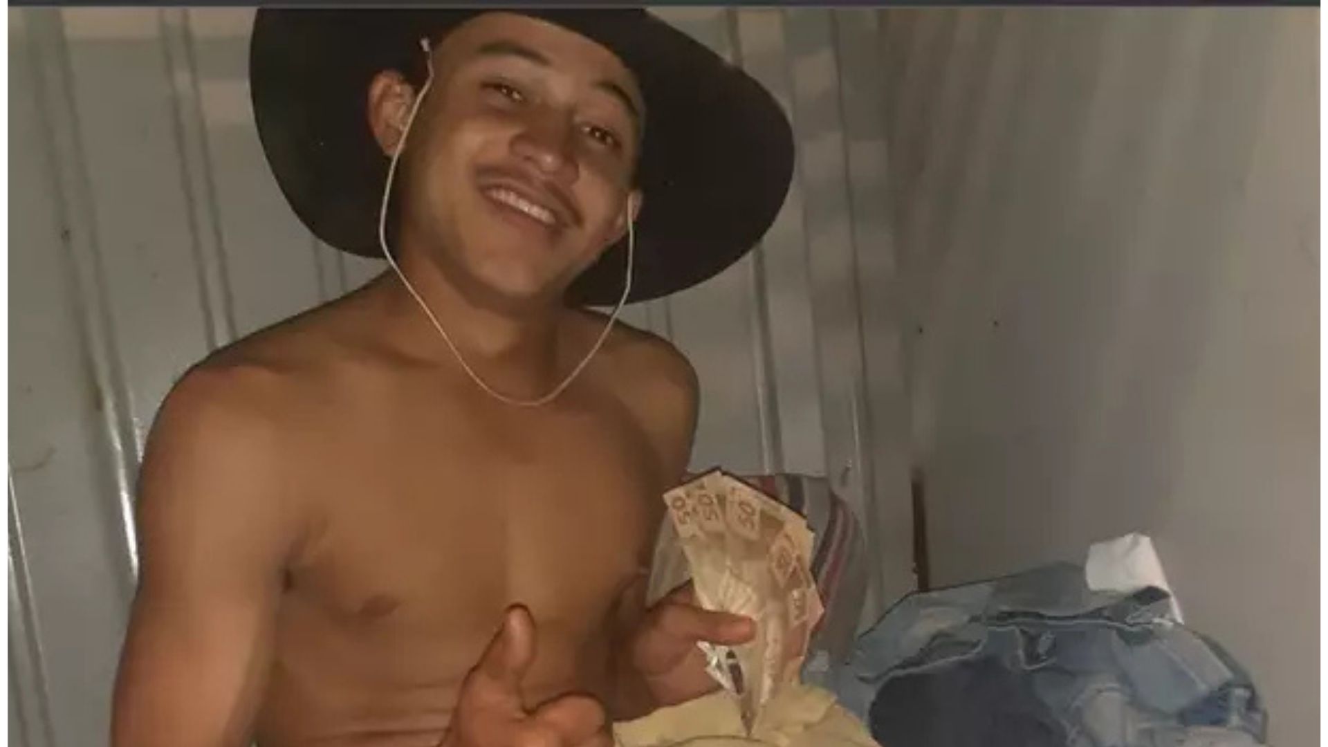 &ldquo;Ele falou que ia beber nosso sangue&rdquo;, dizem presos por matar rapaz esfaqueado