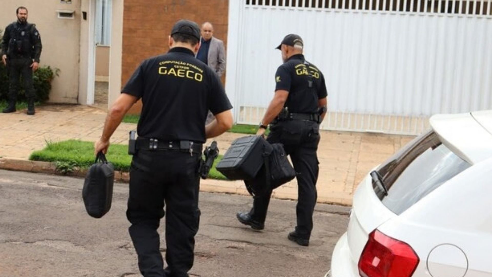 Gaeco busca policiais que revendiam coca&iacute;na em opera&ccedil;&atilde;o com 26 ordens de pris&otilde;es